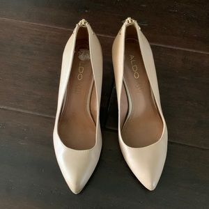 Tan, camel Aldo low heel